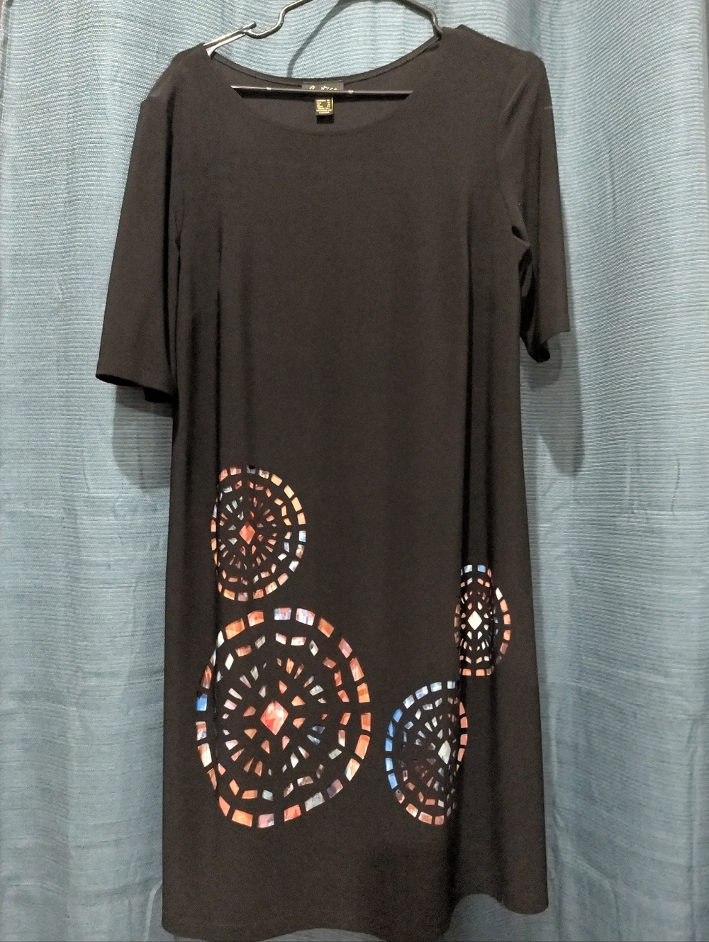 Black Short-Sleeve Graphic Circle Midi Dress